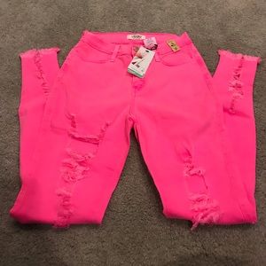 Size 9 hot pink distressed Vibrant jeans. NWT